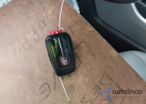 2021 Toyota Highlander Xle z USA, uszkodzony, nr VIN 5TDGZRAH7MS058543